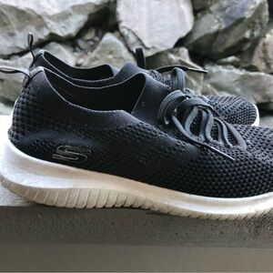 Skechers 12539 Women’s Black Ultra Flex Slip On Woven Knit Casual Shoes Sz 10